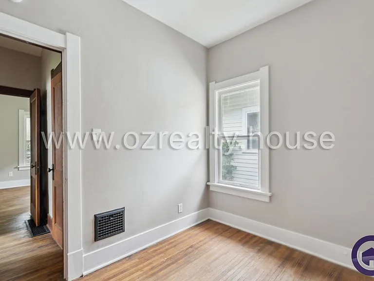 2027 Berkshire Pl — Photo 11
