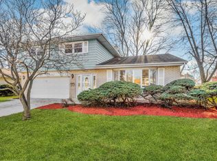 2003 E Lillian Ln, Arlington Heights, IL 60004