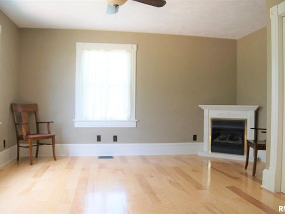 3rd image of 318 W North St