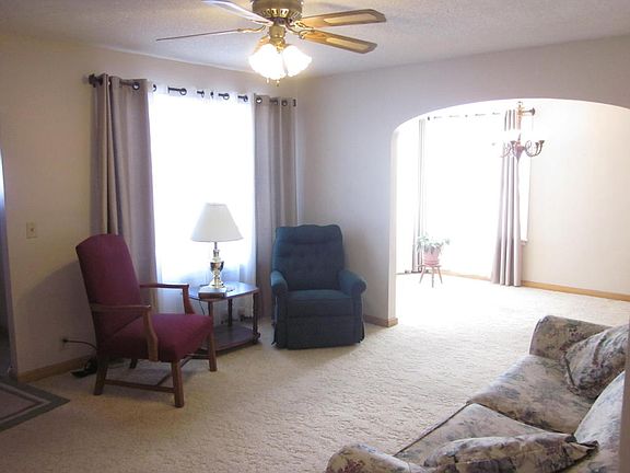 5th image of 211 Avenue B W