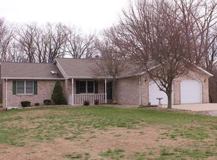 9056 Renken Rd, Staunton, IL 62088