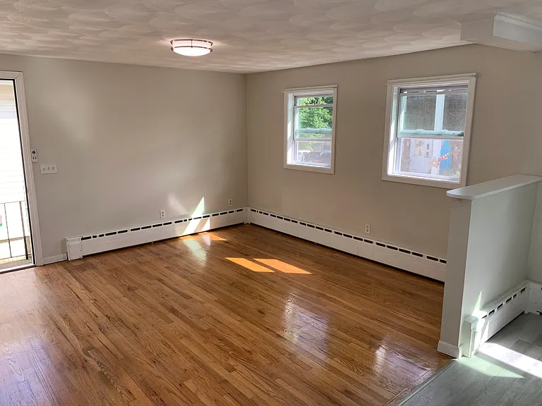 15 Virginia Ave — Photo 4