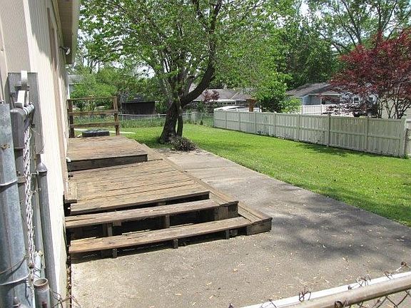 4th image of 1403 Essex Ct