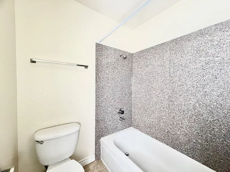 5281 River Glen Dr #222 — Photo 39