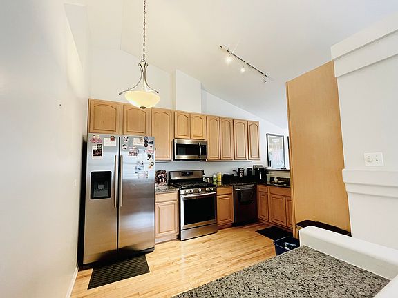 5th image of 904 Mayfair Ct