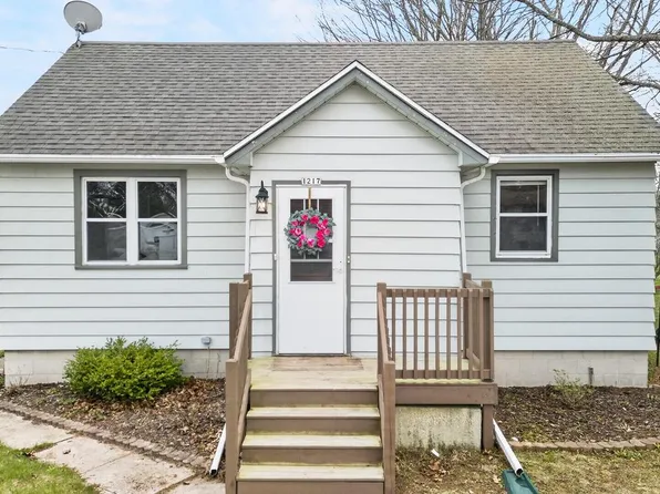 1217 Macarthur Ave, Sheboygan, WI 53083