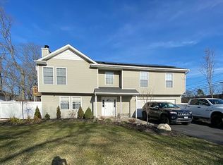 99 Abner Dr, Farmingville, NY 11738