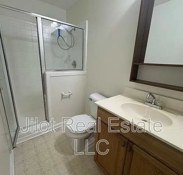 105 Dancing Fox Rd #B — Photo 9