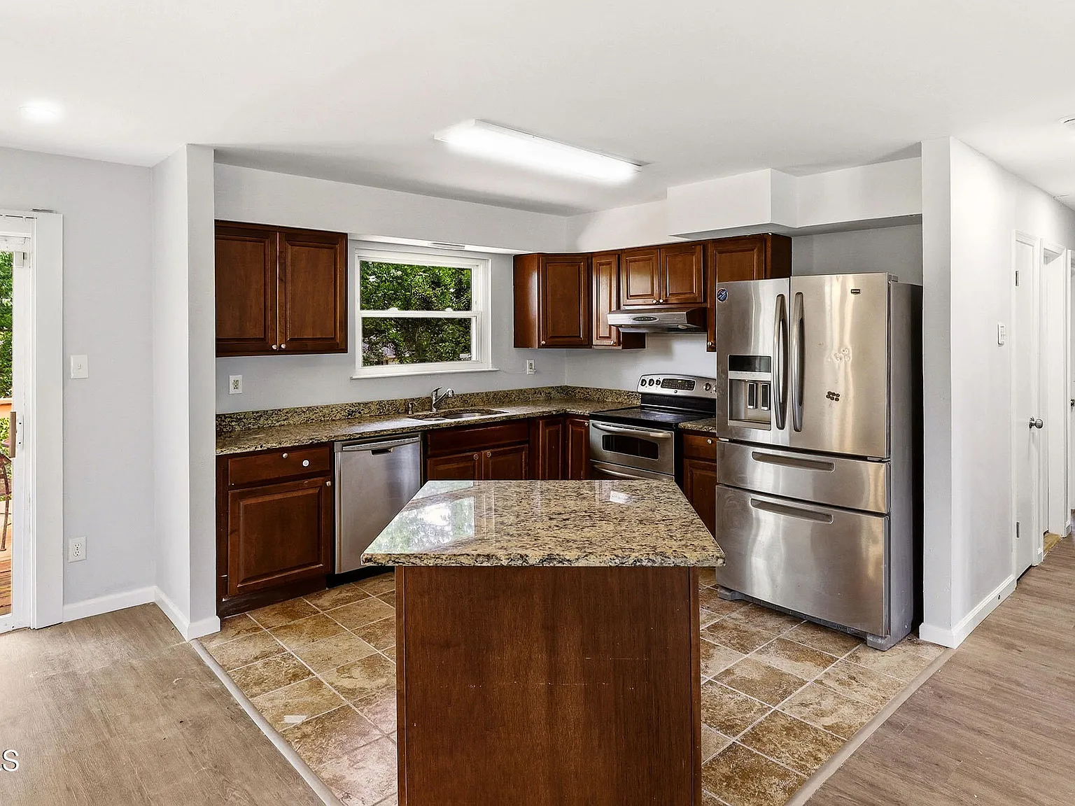 5 bed, 1752 sqft, $3,000 — Photo 4