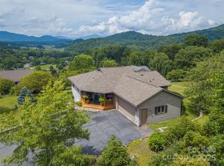 34 Pond View Dr, Waynesville, NC 28786