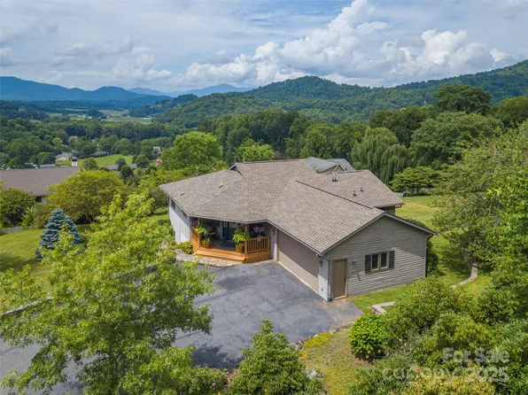 34 Pond View Dr, Waynesville, NC 28786