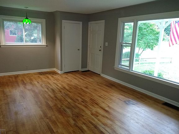 2nd image of 2832 Belknap Ave NE
