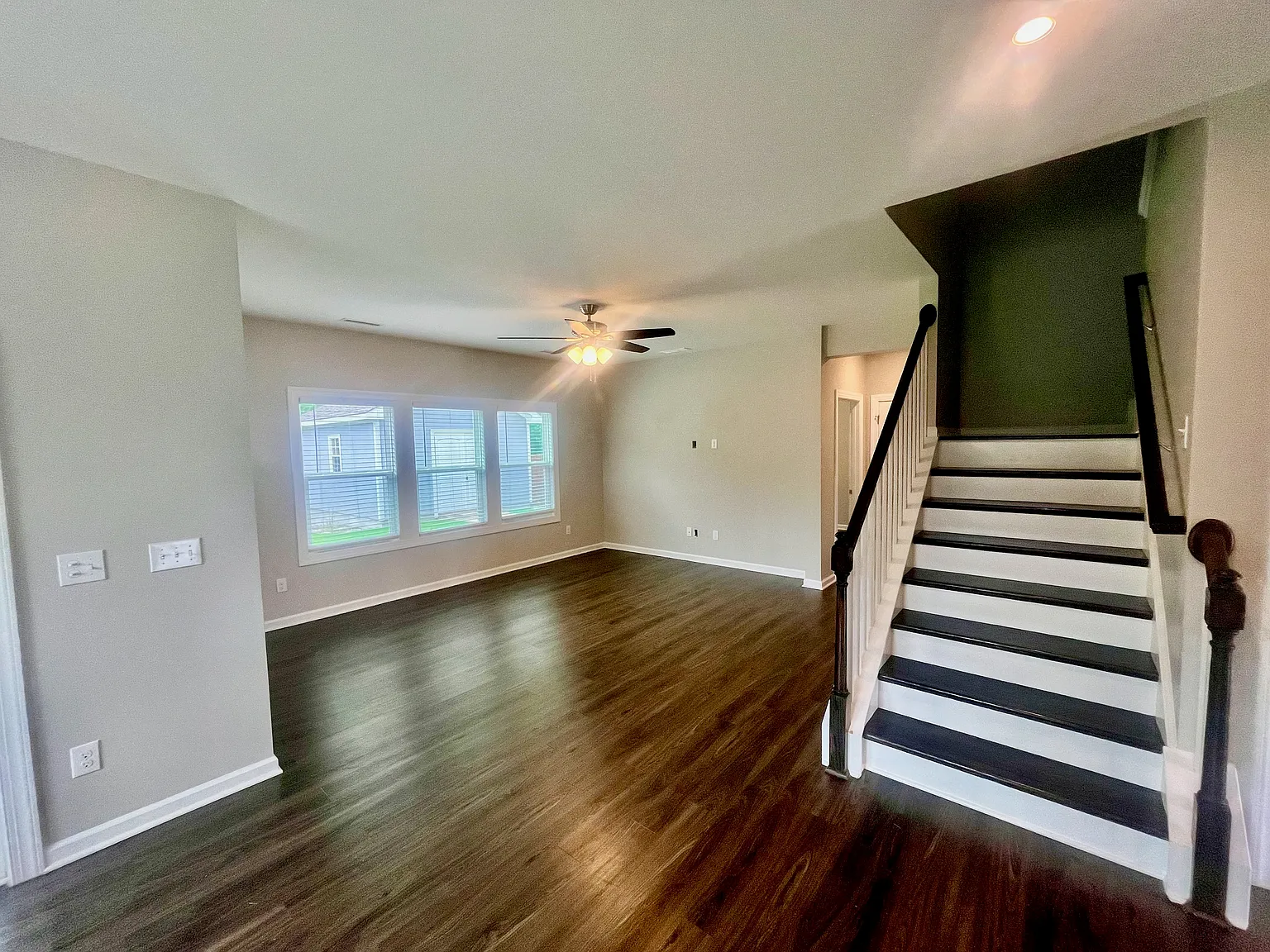 5 bed, $2,695 — Photo 4