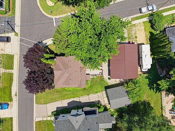 2nd image of 172 Mill St