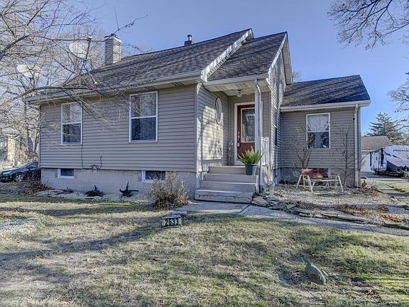 3rd image of 2633 E Oakwood Dr