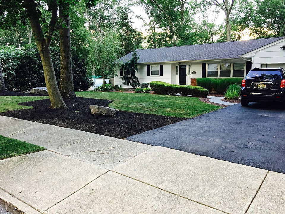 Front Yard View w/ Driveway