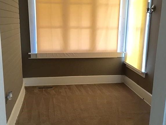 4th image of 105 Washington St