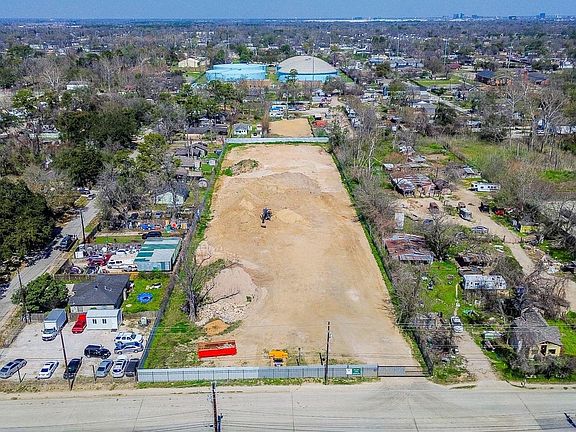 2nd image of 1714 W Little York Rd