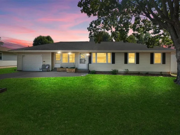 922 W 8th St, Washington, MO 63090