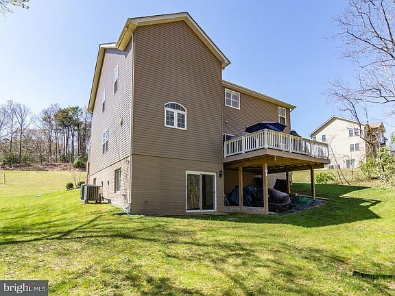 5th image of 1009 Basswood Dr