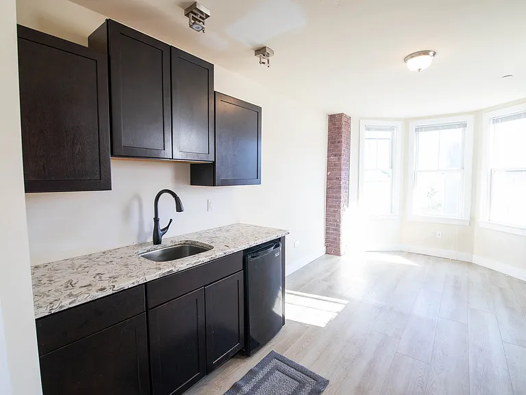 651 N 33rd St #3 — Photo 6