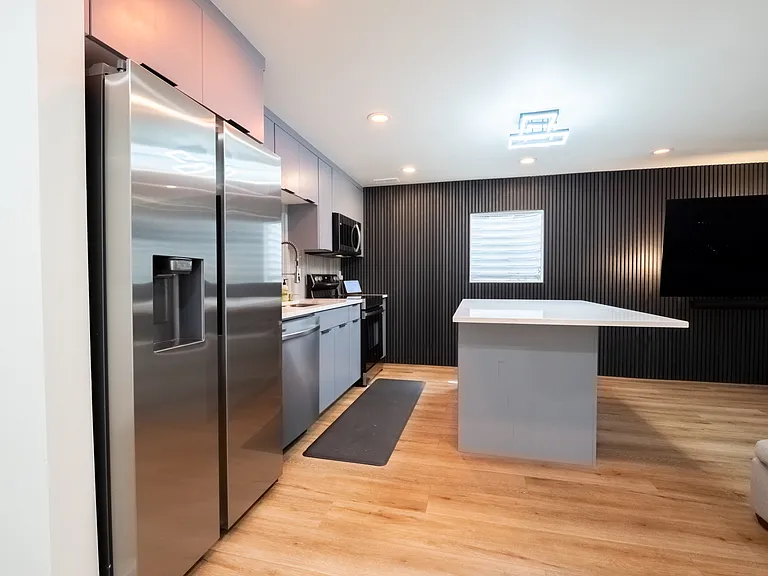 240 E Belmont Ave — Photo 4