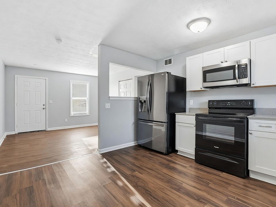 1st image of 419 Woodcreek Dr #2