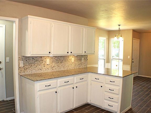 3rd image of 625 S Willowood Dr