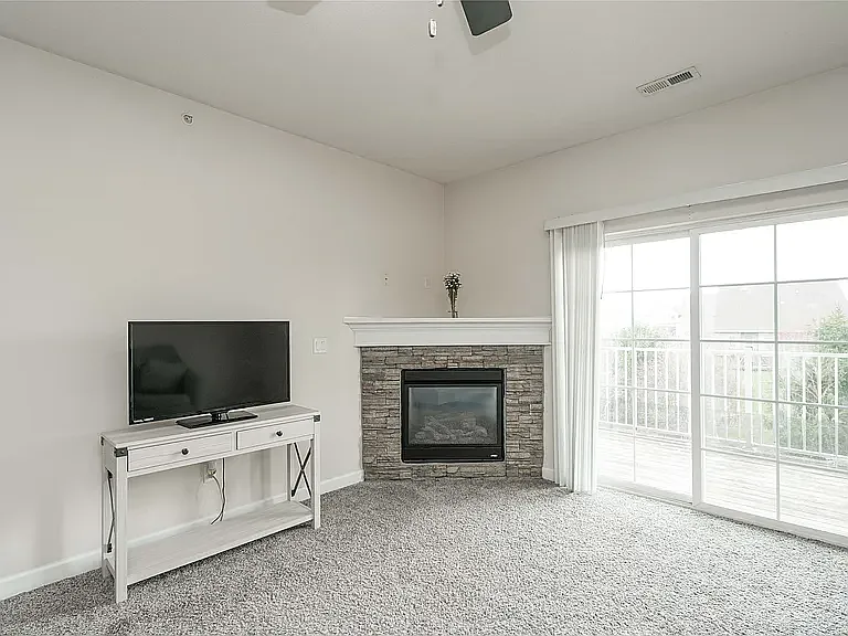 8350 Ep True Pkwy — Photo 4