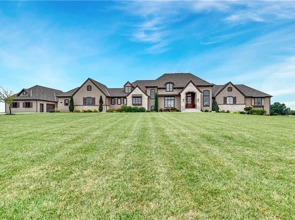 18111 Melrose Dr, Overland Park, KS 66013