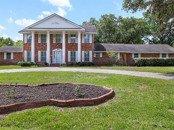 4th image of 301 Cedar Cir