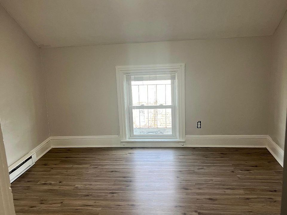 2nd image of 36 Garfield St Floor 1
