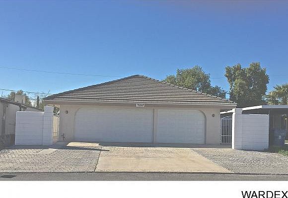 1st image of 220 Willowood Ln