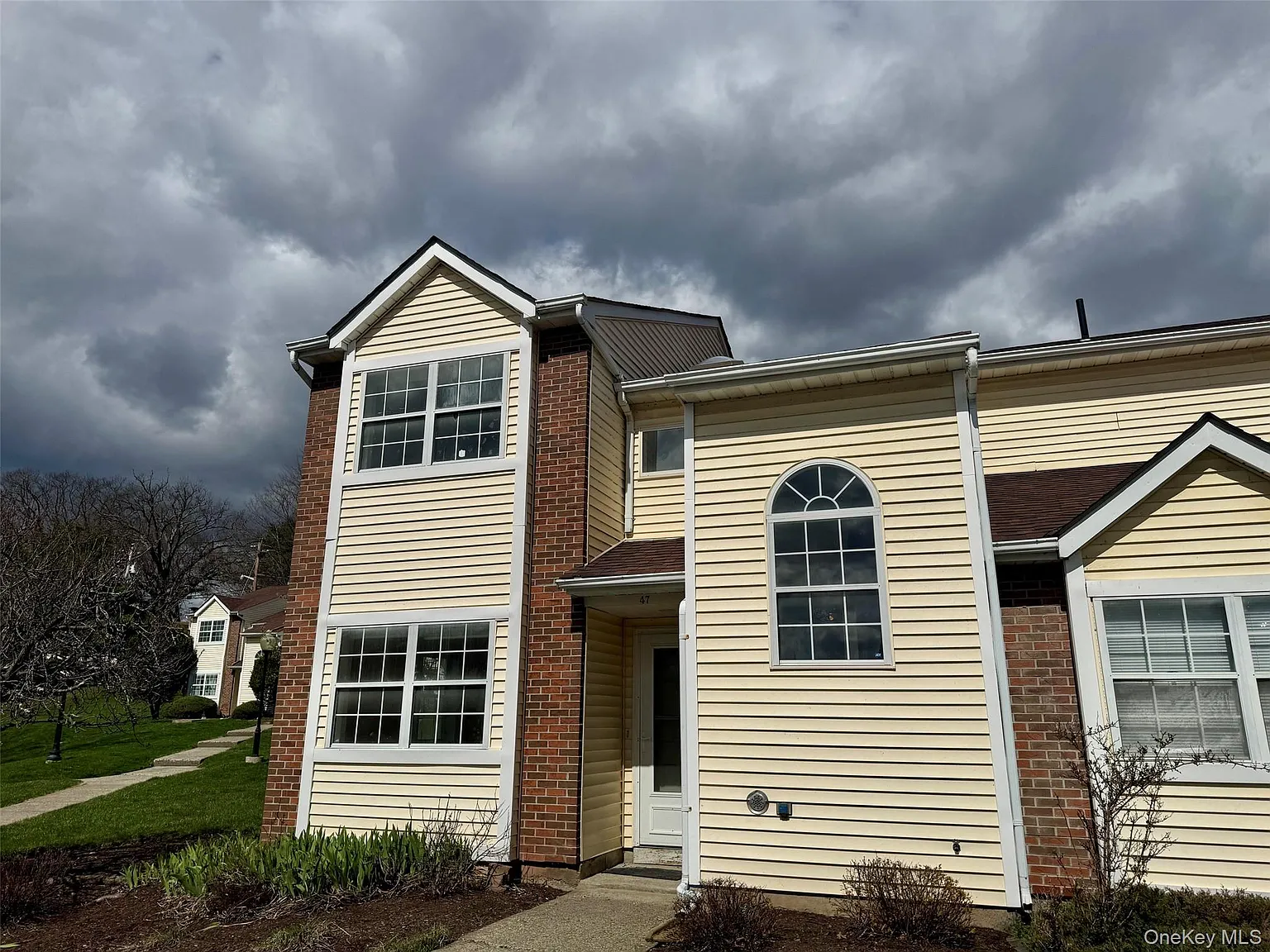 2 bed, 1.5 bath, 1460 sqft, $2,350 — Photo 2