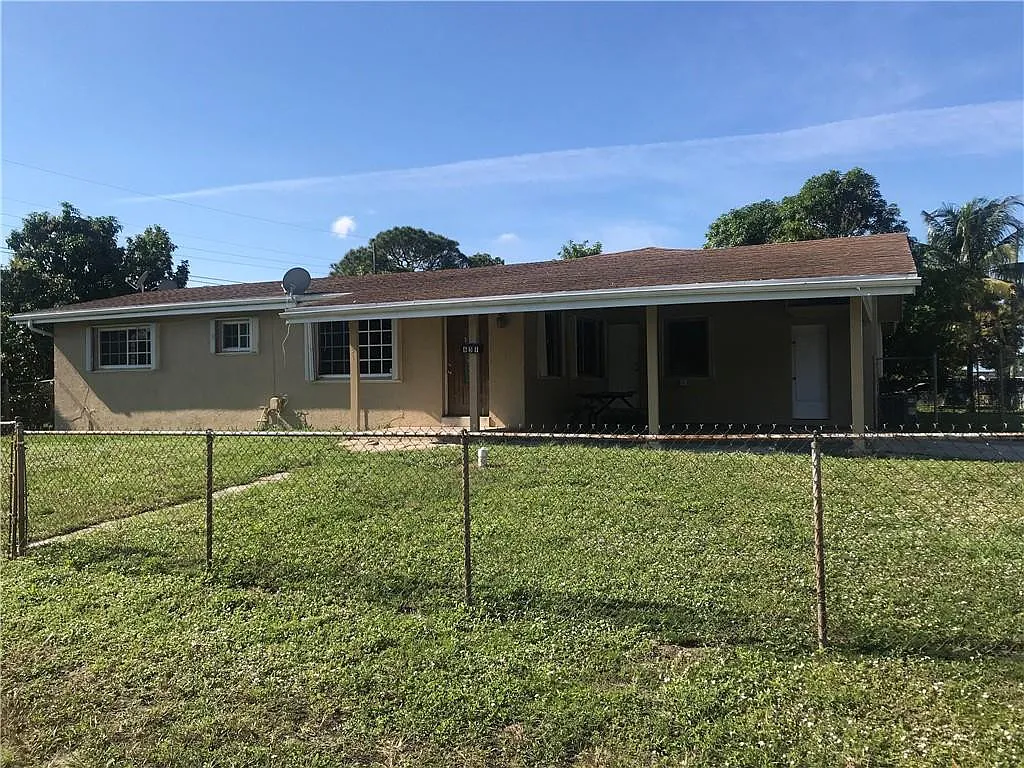 5 bed, 2.0 bath, 2066 sqft, $3,490 — Photo 2