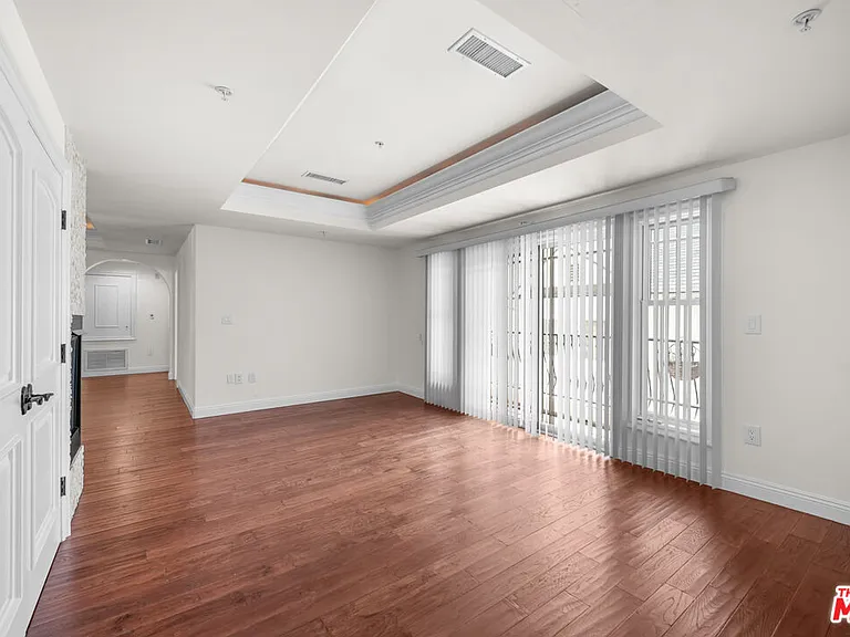 837 Crenshaw Blvd #301 — Photo 23