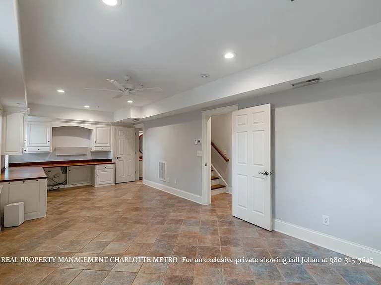 529 Queens Rd — Photo 77