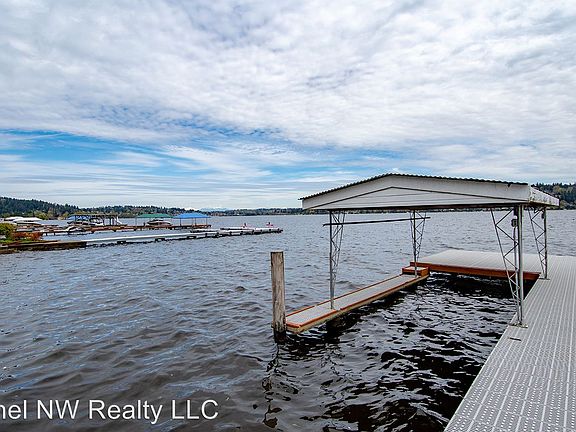 4th image of 15304 Beach Dr NE