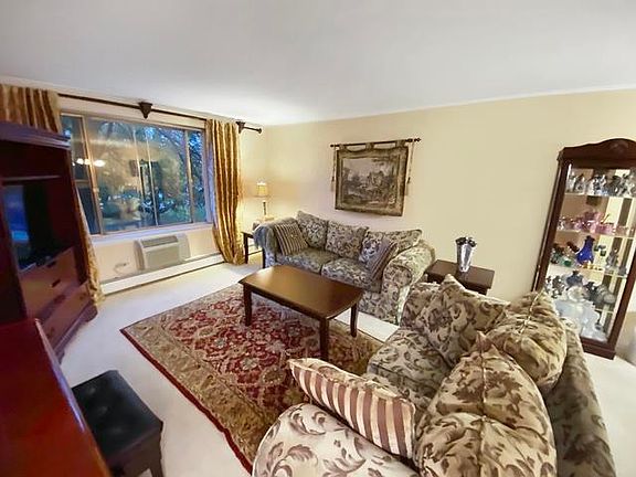 4th image of 1475 Rebecca Dr APT 221