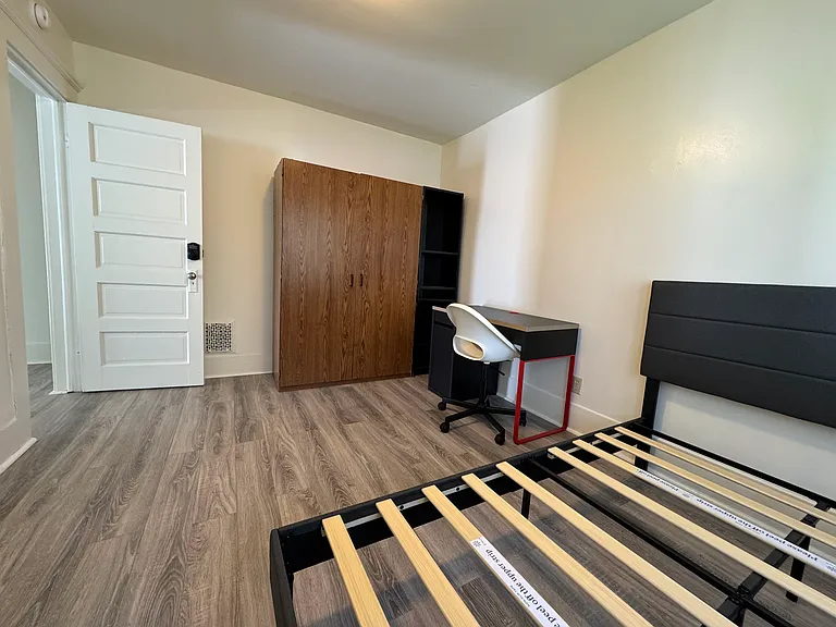 130 Roosevelt Ave #5 — Photo 17