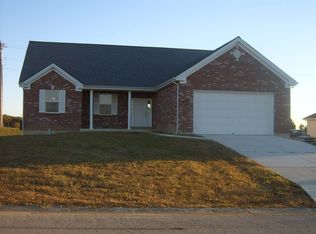 476 Villa Duschene Dr, Warrenton, MO 63383