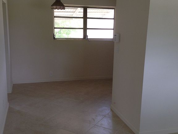 5th image of 812 NW 5th Ct