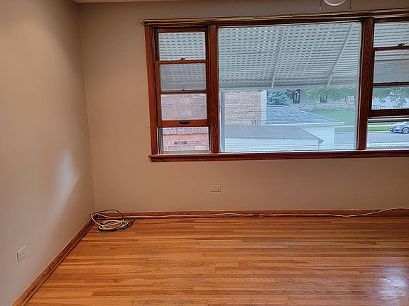 4th image of 4934 N Menard Ave #2