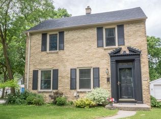 5001 N Woodruff Ave, Whitefish Bay, WI 53217