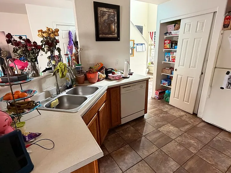 1295 S Zeno Cir #B — Photo 5