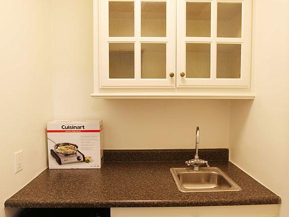 2nd image of 727 S Mansfield Ave APT 21