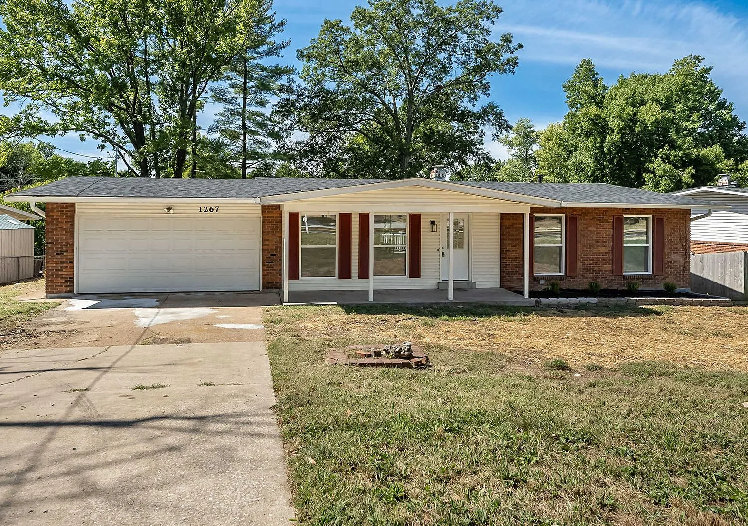 Three Bed Three Bath Fully Refurbished Home in Parkway North School District — Photo 2