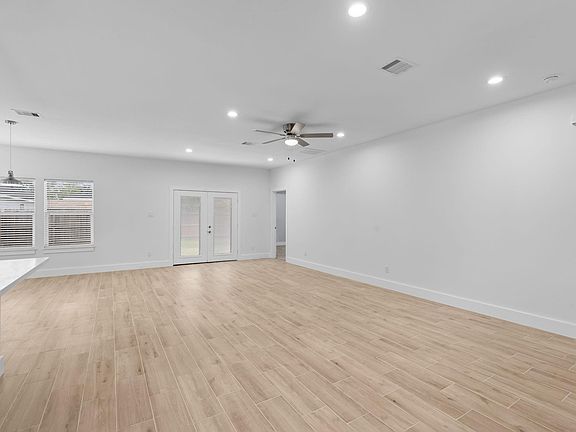 4th image of 1303 Hawthorne St