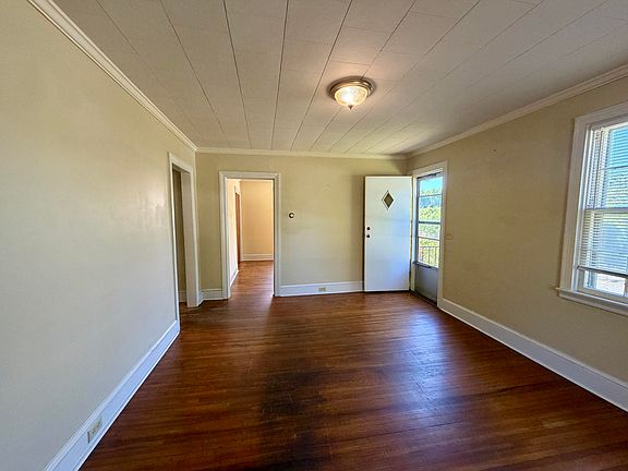3rd image of 931 Myrtle Rd