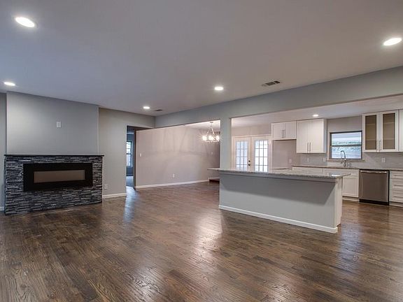 4th image of 4033 Jackie Lee St